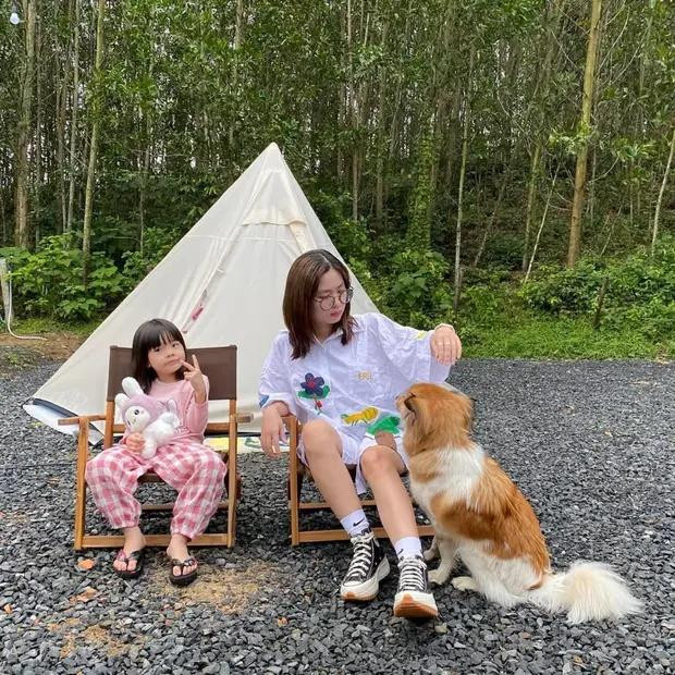 Be gai 6 tuoi noi tieng Anh nhu nguoi ban xu