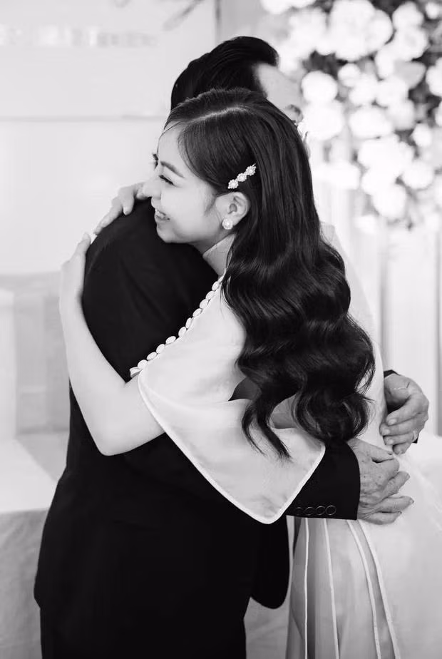 Nhat Le bat ngo khoe anh tinh cam ben nguoi dan ong dac biet-Hinh-3