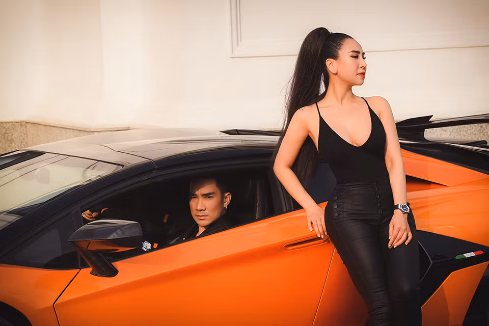 Quang Ha lai Lamborghini 70 ty cho nu CEO nong bong du xuan-Hinh-5