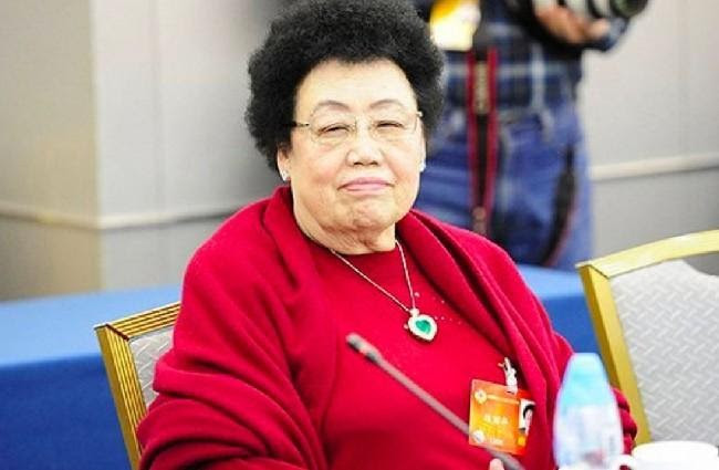 Phu ba giau nhat dai luc va ban di chuc gay soc