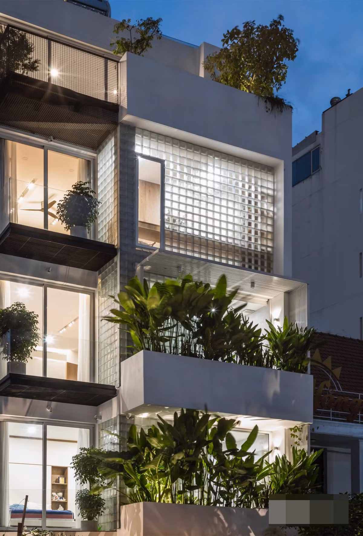 Resort pho an minh sau buc tuong cao va canh cong go-Hinh-5