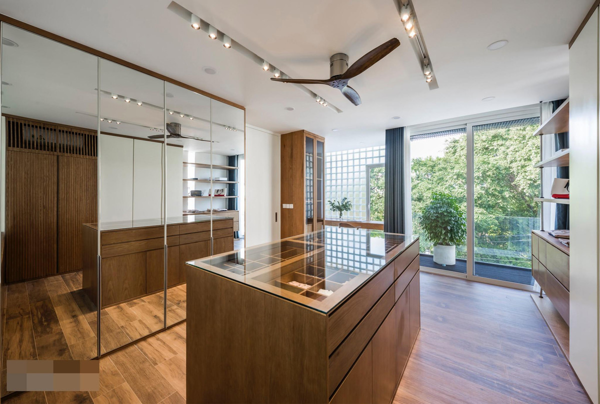 Resort pho an minh sau buc tuong cao va canh cong go-Hinh-8