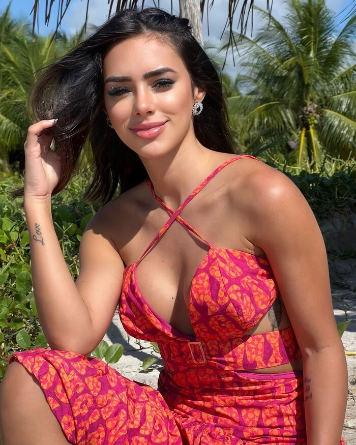 4 cuoc tinh noi tieng va on ao cua Neymar-Hinh-3