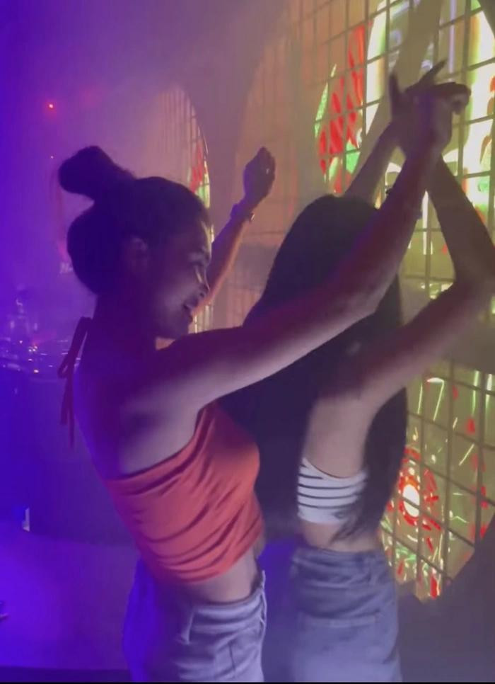 Lo anh em gai Cong Vinh mac mat me-Hinh-3