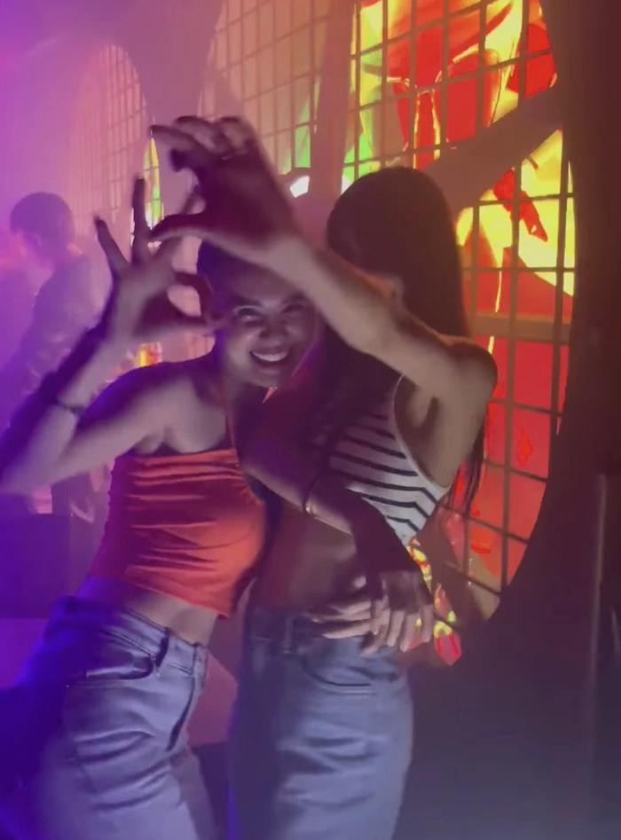 Lo anh em gai Cong Vinh mac mat me-Hinh-2