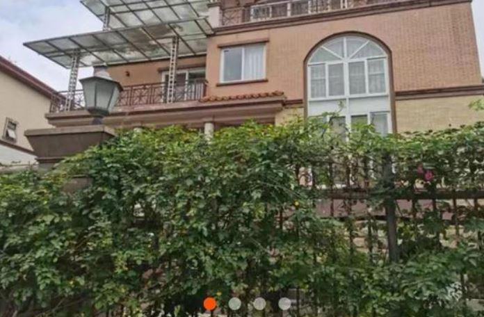 Xon xao tin don can biet thu vua sang tay tram ty chon vang duoi mong-Hinh-2