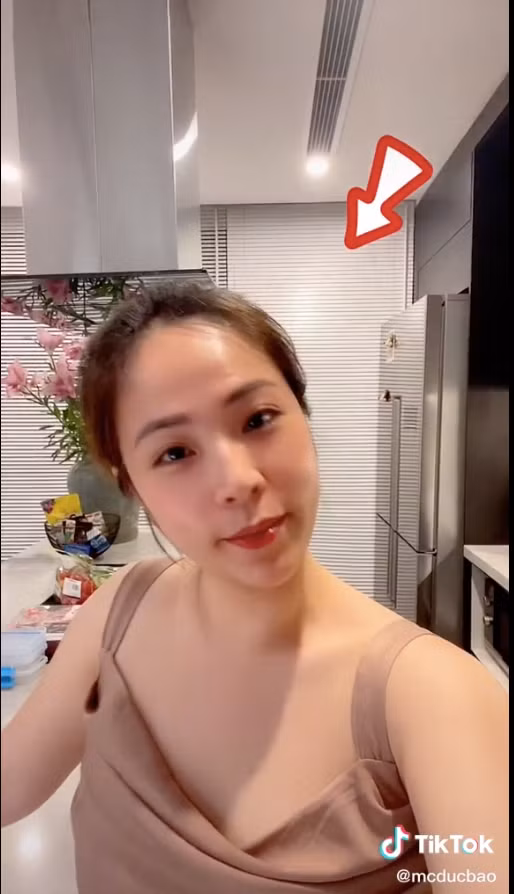 Cận cảnh căn bếp sang-xịn-mịn gần 400 triệu của MC Đức Bảo VTV Can canh can bep sang-xin-min gan 400 trieu cua MC Duc Bao VTV