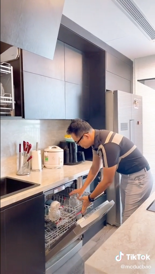 Cận cảnh căn bếp sang-xịn-mịn gần 400 triệu của MC Đức Bảo VTV - Hình 7 Can canh can bep sang-xin-min gan 400 trieu cua MC Duc Bao VTV-Hinh-7