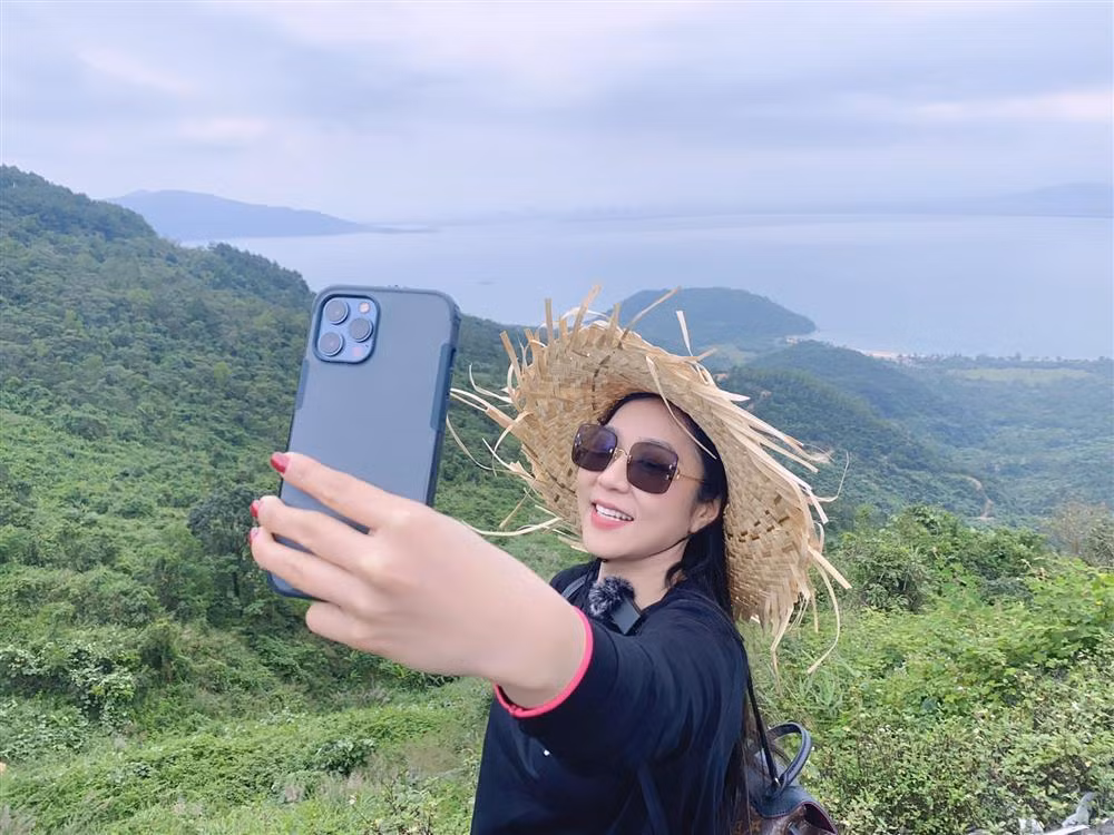 'Vua ca Koi' va Ha Thanh Xuan 'ben nhau khap the gian' truoc cuoi-Hinh-9