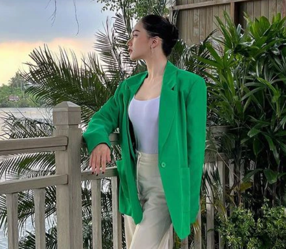 Loạt sao Việt lại chỉ thích lăng xê xanh lá đầy cá tính - Hình 7 Loat sao Viet lai chi thich lang xe xanh la day ca tinh-Hinh-7