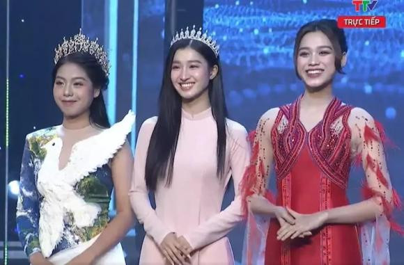 Hoa hau Do Thi Ha va A hau Phuong Nhi chung mot khung hinh-Hinh-3