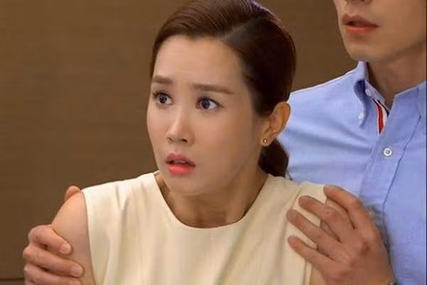 Chong giup toi cham con, giat do khien me chong khong hai long