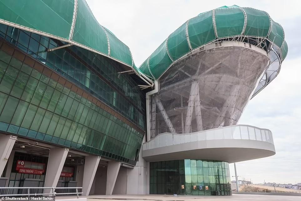 San van dong hinh ca sau xanh khong lo-Hinh-4