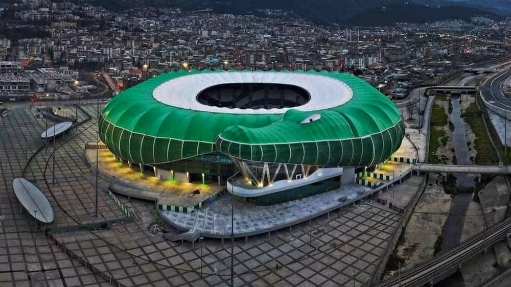 San van dong hinh ca sau xanh khong lo-Hinh-2