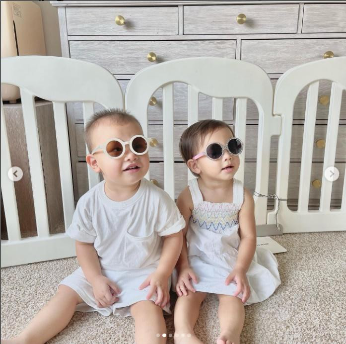 ghịch ngợm chút thôi nhưng 2 chị em vẫn vô cùng tình cảm nhé!