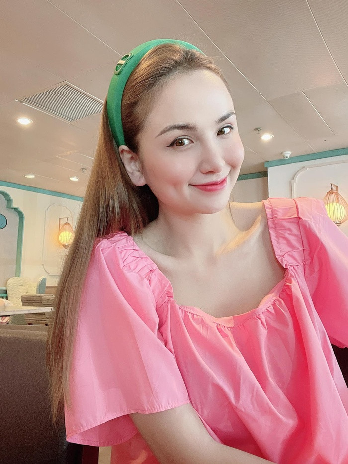 Hoa hau Diem Huong gap phai su co giao thong khien nhieu nguoi lo lang-Hinh-12