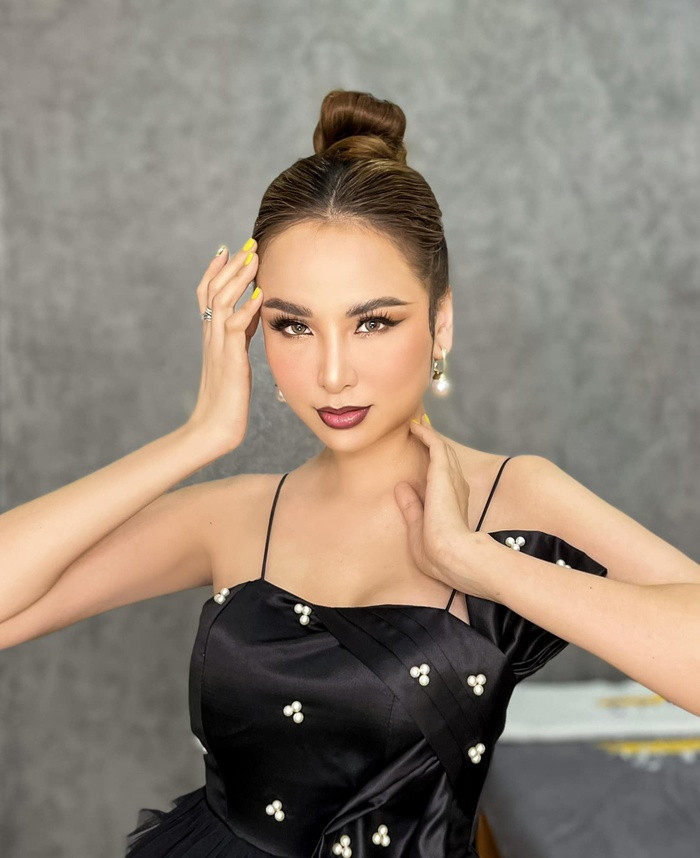 Hoa hau Diem Huong gap phai su co giao thong khien nhieu nguoi lo lang-Hinh-2