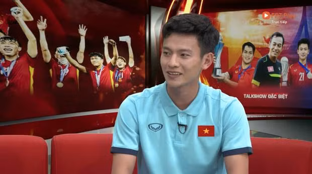 Thu khoa dai hoc nhin doi len duong chi vien U23 Viet Nam