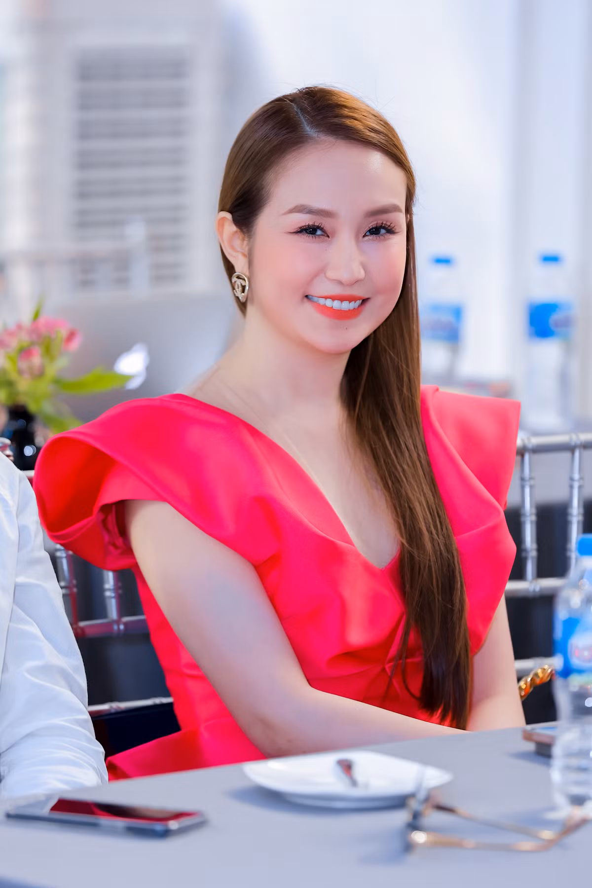 Vo kem 12 tuoi cua Tuan Hung: 'Ong xa lang man hon toi!'-Hinh-2