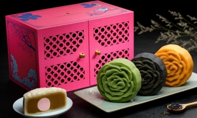 Bánh trung thu màu mè, đắt đỏ: Khách thích 'ném tiền qua cửa sổ' Banh trung thu mau me, dat do: Khach thich 'nem tien qua cua so'