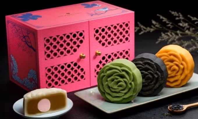 Bánh trung thu màu mè, đắt đỏ: Khách thích 'ném tiền qua cửa sổ' Banh trung thu mau me, dat do: Khach thich 'nem tien qua cua so'