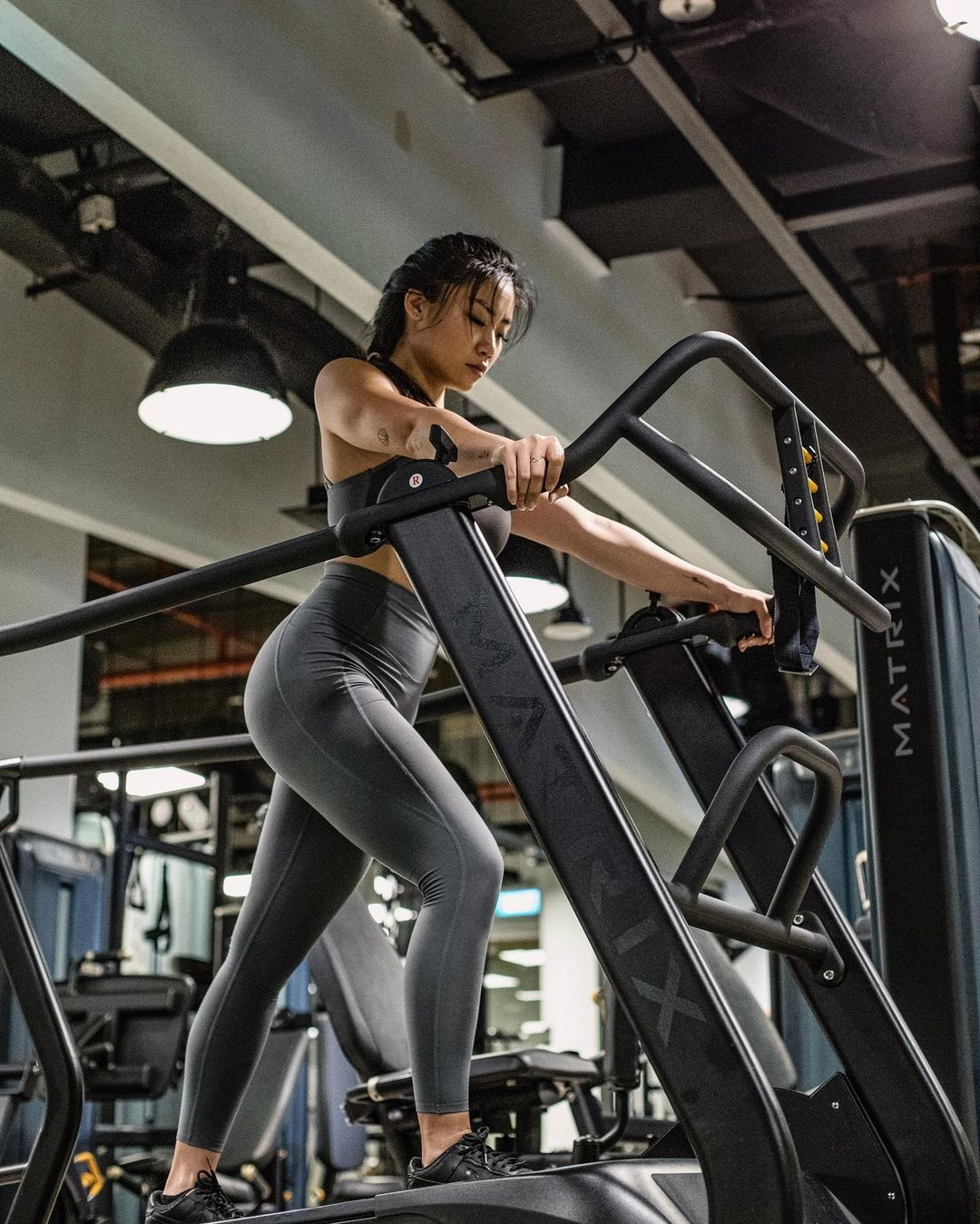 Nu vo dich the hinh Singapore danh ca tuan trang mat de tap luyen-Hinh-2