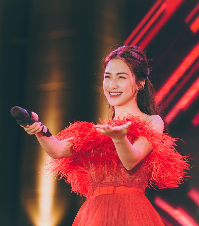 Hoa Minzy khoe doi chan bam tim khien fan xot xa-Hinh-2