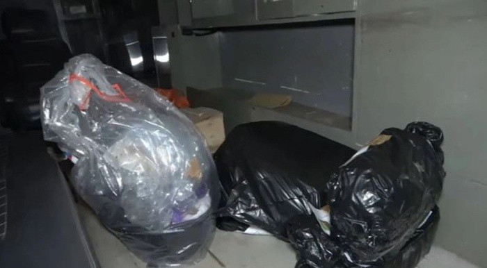 Chu nha 'rung roi chan tay' phat hien ra 7 bao thai trong hop giay-Hinh-2