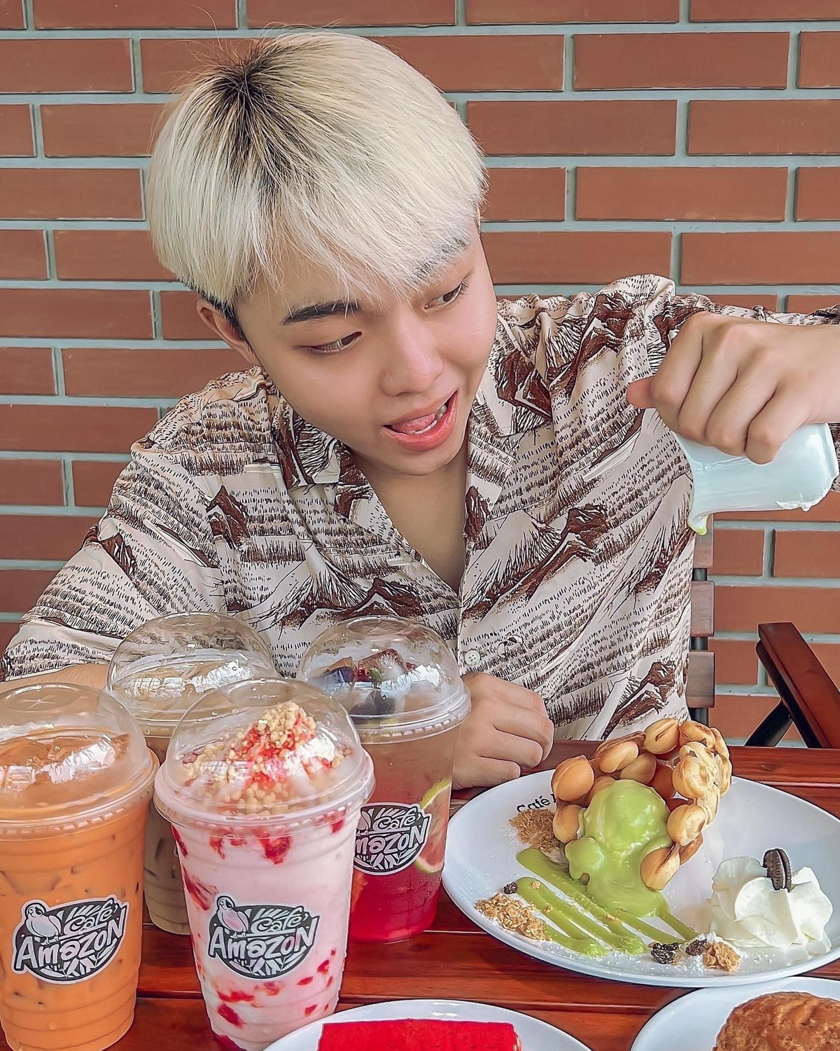 Vai tieng livestream tren TikTok, ban duoc 2 don hang