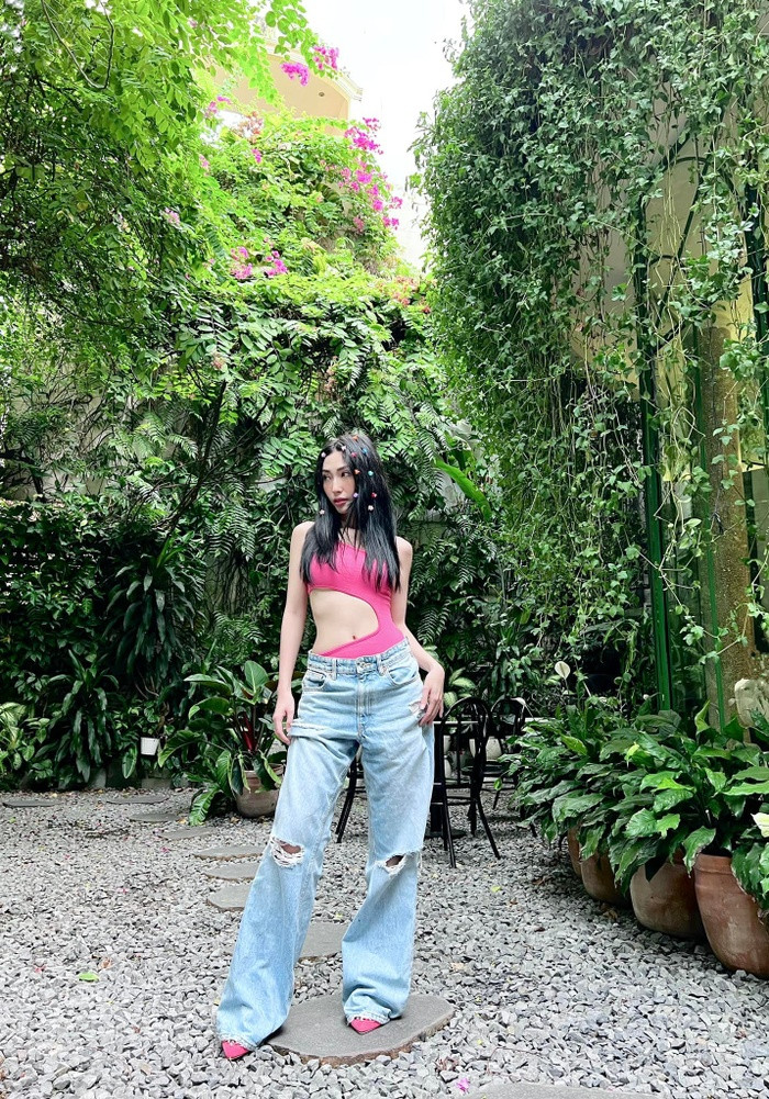 Khổng Tú Quỳnh lộ diện sau tin đồn yêu đương học trò Đông Nhi - Hình 3 Khong Tu Quynh lo dien sau tin don yeu duong hoc tro Dong Nhi-Hinh-3