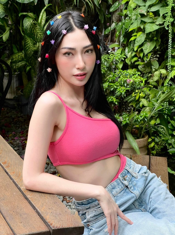 Khổng Tú Quỳnh lộ diện sau tin đồn yêu đương học trò Đông Nhi - Hình 7 Khong Tu Quynh lo dien sau tin don yeu duong hoc tro Dong Nhi-Hinh-7