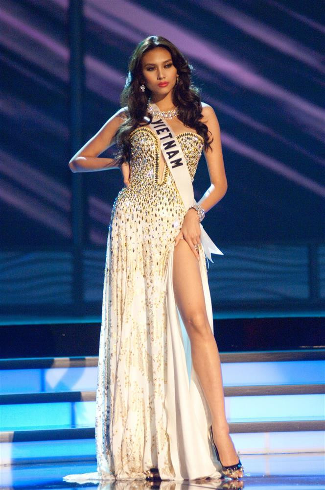 õ Hoàng Yến sở hữu gương mặt khá "tây" cùng chiều cao nổi bật 1m79. Cô đại diện Việt Nam thi Miss Universe 2009 song không có thành tích.