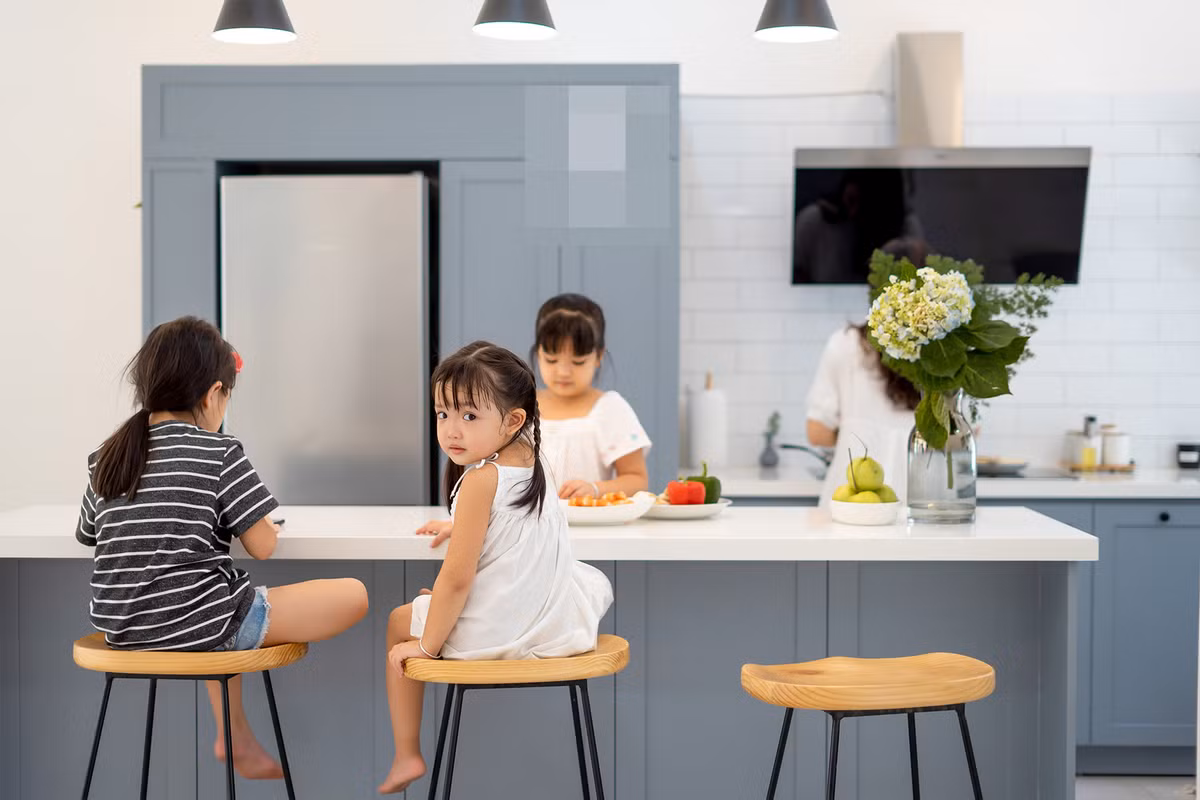 Ngoi nha co nhieu cua so nhu ban giao huong cua gio va anh sang-Hinh-2