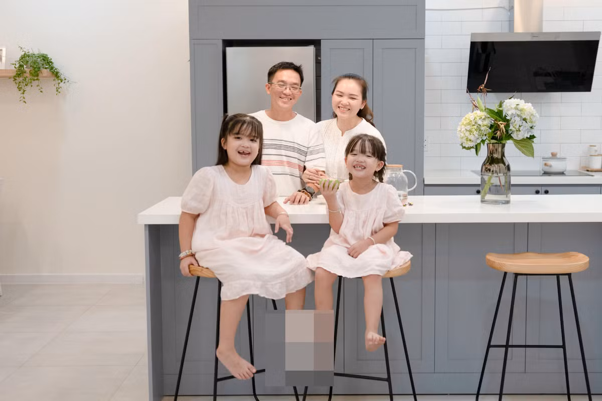 Ngoi nha co nhieu cua so nhu ban giao huong cua gio va anh sang