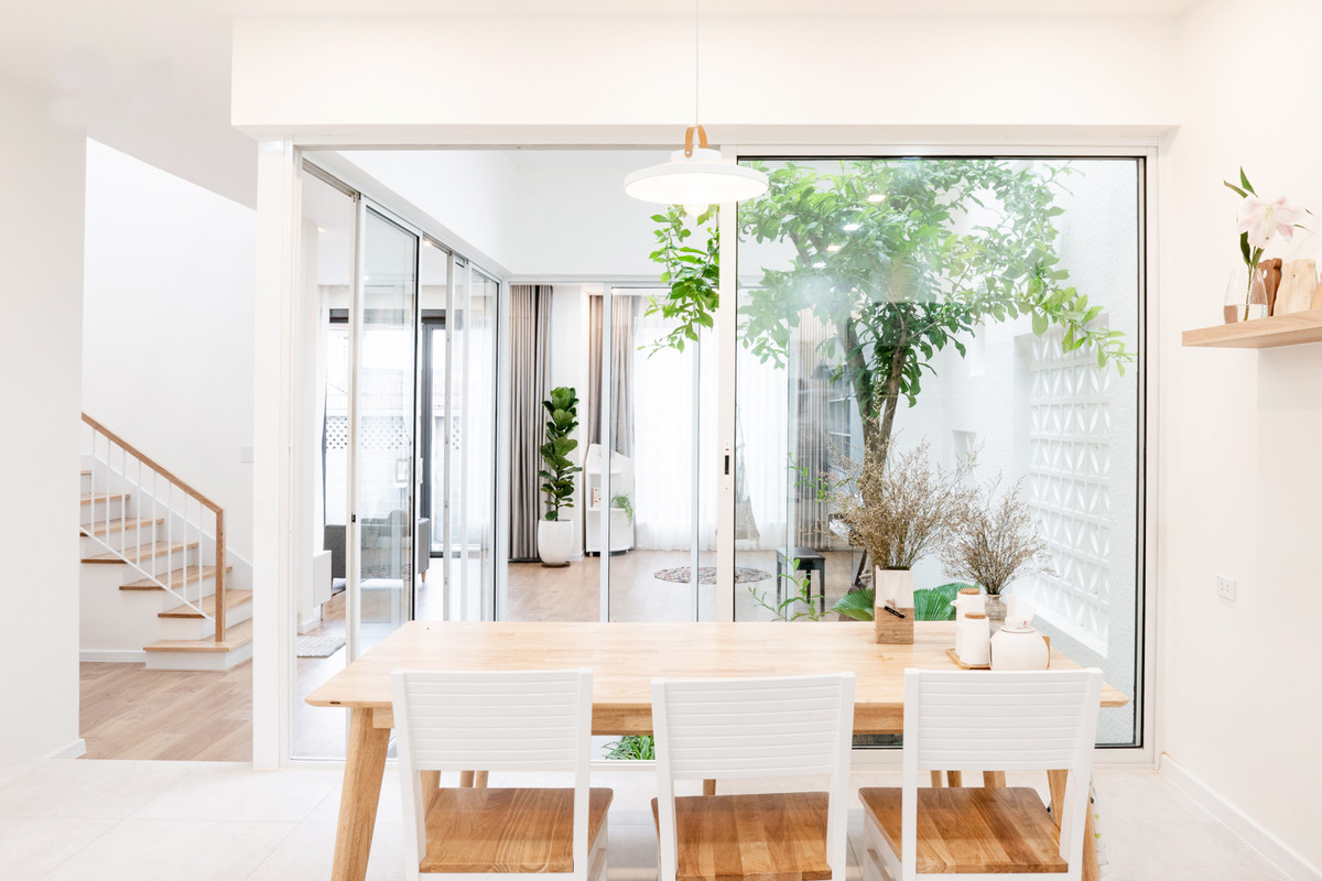 Ngoi nha co nhieu cua so nhu ban giao huong cua gio va anh sang-Hinh-10