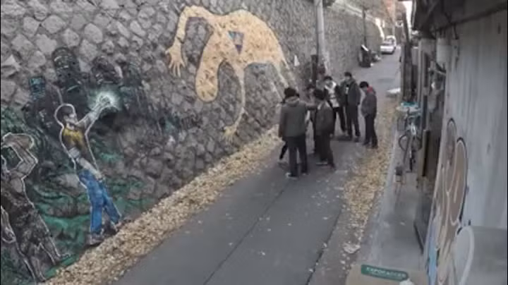 Video: Bi treu gheo, co gai tung don ha guc 6 ten con do