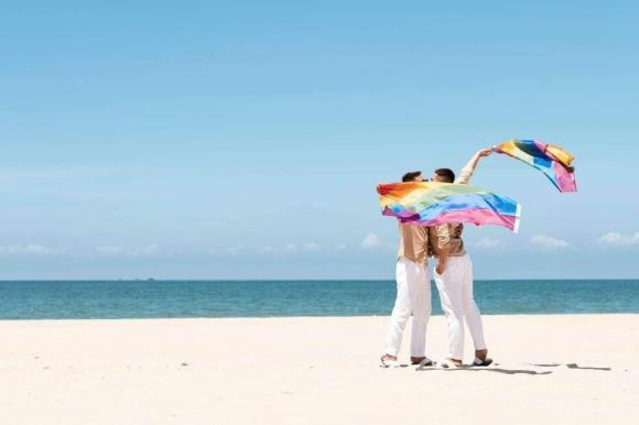 Cap dong tinh duoc dan sao chuc mung co tinh yeu xuc dong ra sao?-Hinh-5