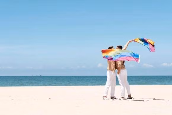 Cap dong tinh duoc dan sao chuc mung co tinh yeu xuc dong ra sao?-Hinh-5