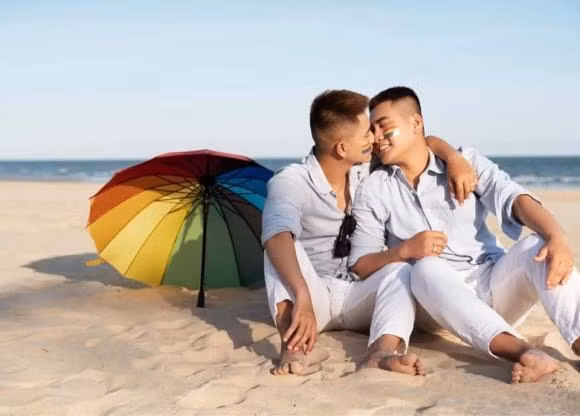 Cap dong tinh duoc dan sao chuc mung co tinh yeu xuc dong ra sao?-Hinh-4