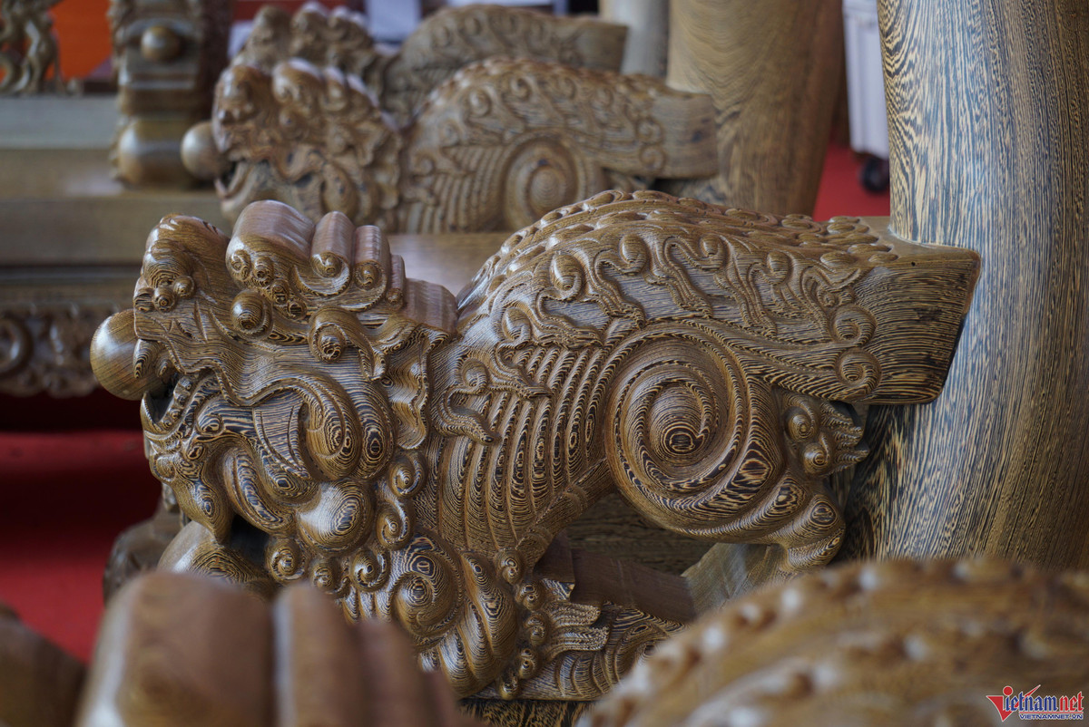 Nhung bo ban ghe go nghin nam tuoi gia tien ty-Hinh-8