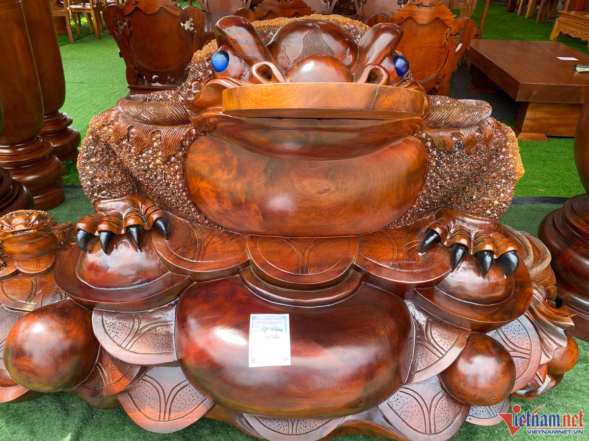 Nhung bo ban ghe go nghin nam tuoi gia tien ty-Hinh-15