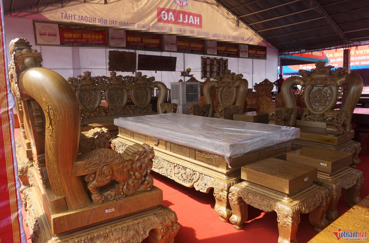 Nhung bo ban ghe go nghin nam tuoi gia tien ty-Hinh-4