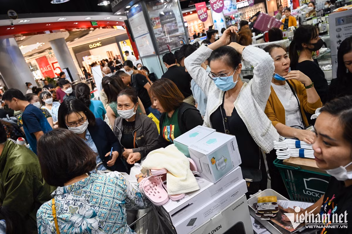 Cuoc do bo trung tam thuong mai 'vo vet' hang ngay Black Friday-Hinh-2