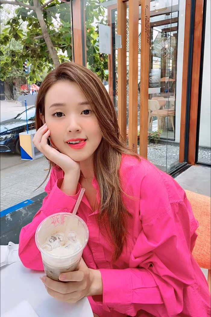 Midu khoe loạt sổ đỏ đem về cho mẹ ngày cuối năm - Hình 2 Midu khoe loat so do dem ve cho me ngay cuoi nam-Hinh-2