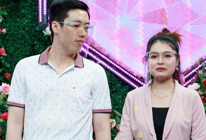 Co gai duoi ban trai o show hen ho khien Quyen Linh soc-Hinh-3