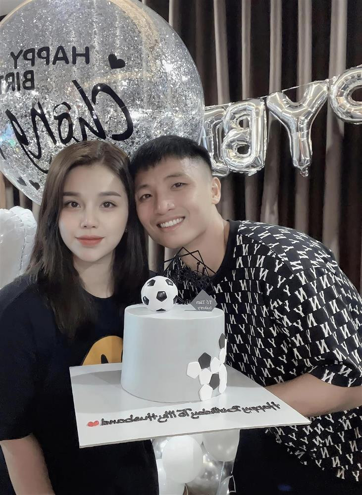 Vo tieu thu mo tiec mung Bui Tien Dung trong tu gia xin so-Hinh-2