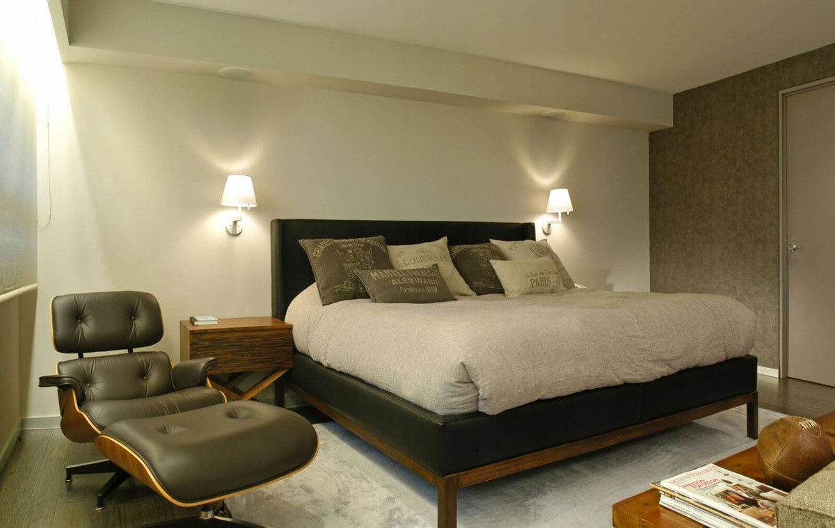  3 đồ vật nên để ở đầu giường. Đèn ngủ: Trong nội thất phòng ngủ, đèn ngủ là vật dụng khá quan trọng. Theo như phong thủy thì đèn ngủ được coi là nguồn năng lượng nuôi dưỡng tình cảm đôi lứa. Chiếc đèn ngủ còn có tác dụng chiêu tài, cầu lộc, giúp cuộc sống giàu sang, thịnh vượng hơn. 