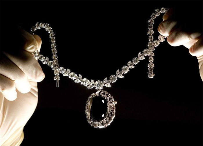 Bí ẩn lời nguyền từ 7 viên đá quý khiến ai cũng phải lạnh người Bi an loi nguyen tu 7 vien da quy khien ai cung phai lanh nguoi