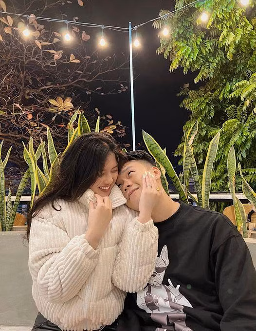 Lo hau truong chup anh cuoi cau thu noi tieng tuyen Viet Nam-Hinh-10