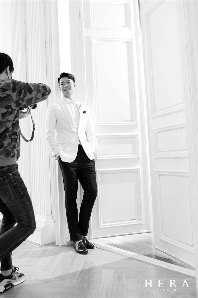 Lo hau truong chup anh cuoi cau thu noi tieng tuyen Viet Nam-Hinh-7